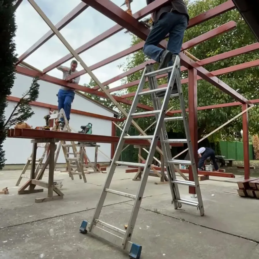 Wood Decor on site - building a wooden structure