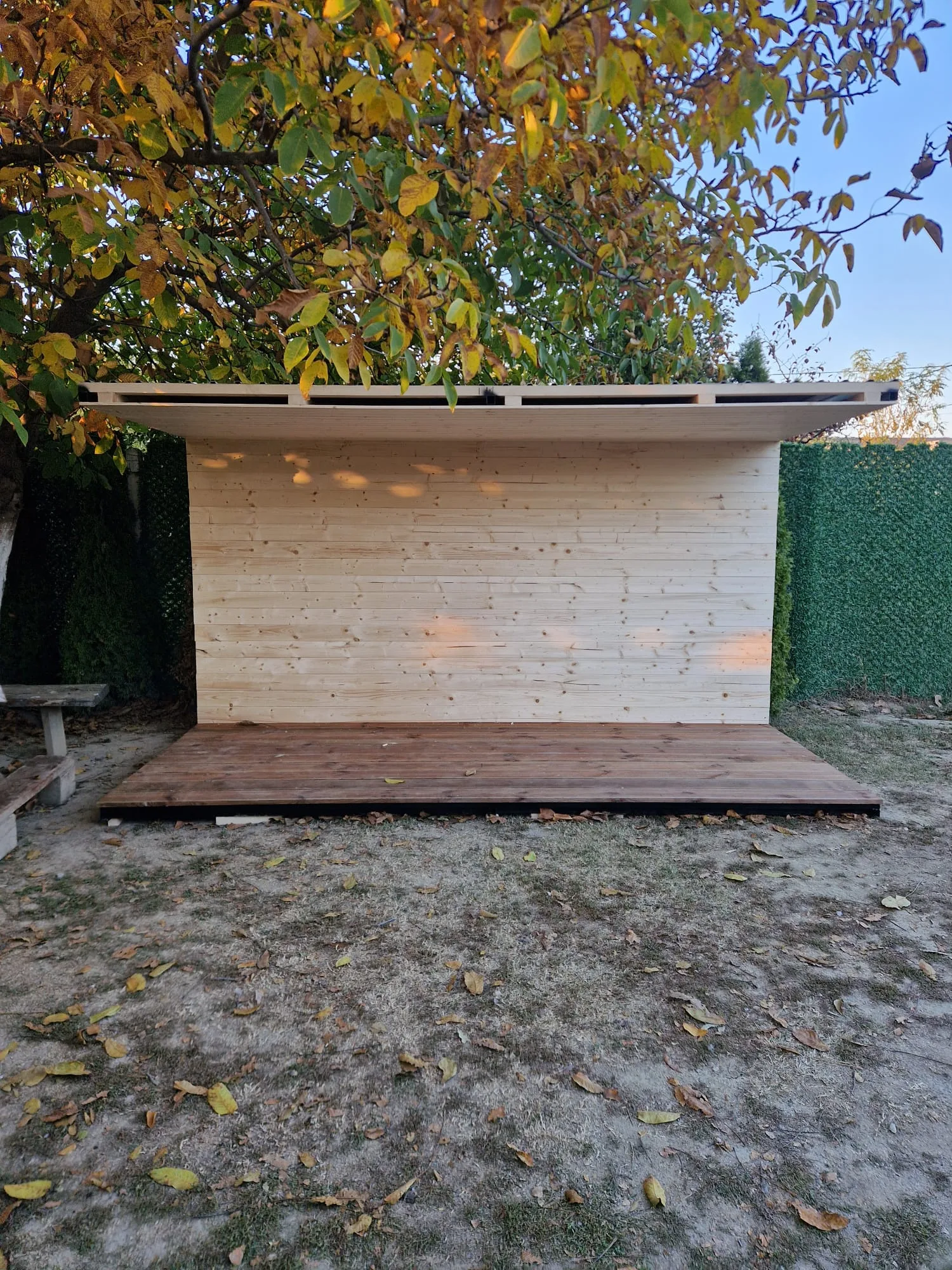 završena drvena foto pozadina sa podestom